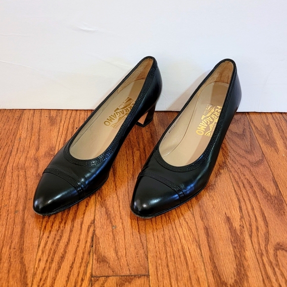 Salvatore Ferragamo | Leather Heel Pumps - Picture 2 of 13
